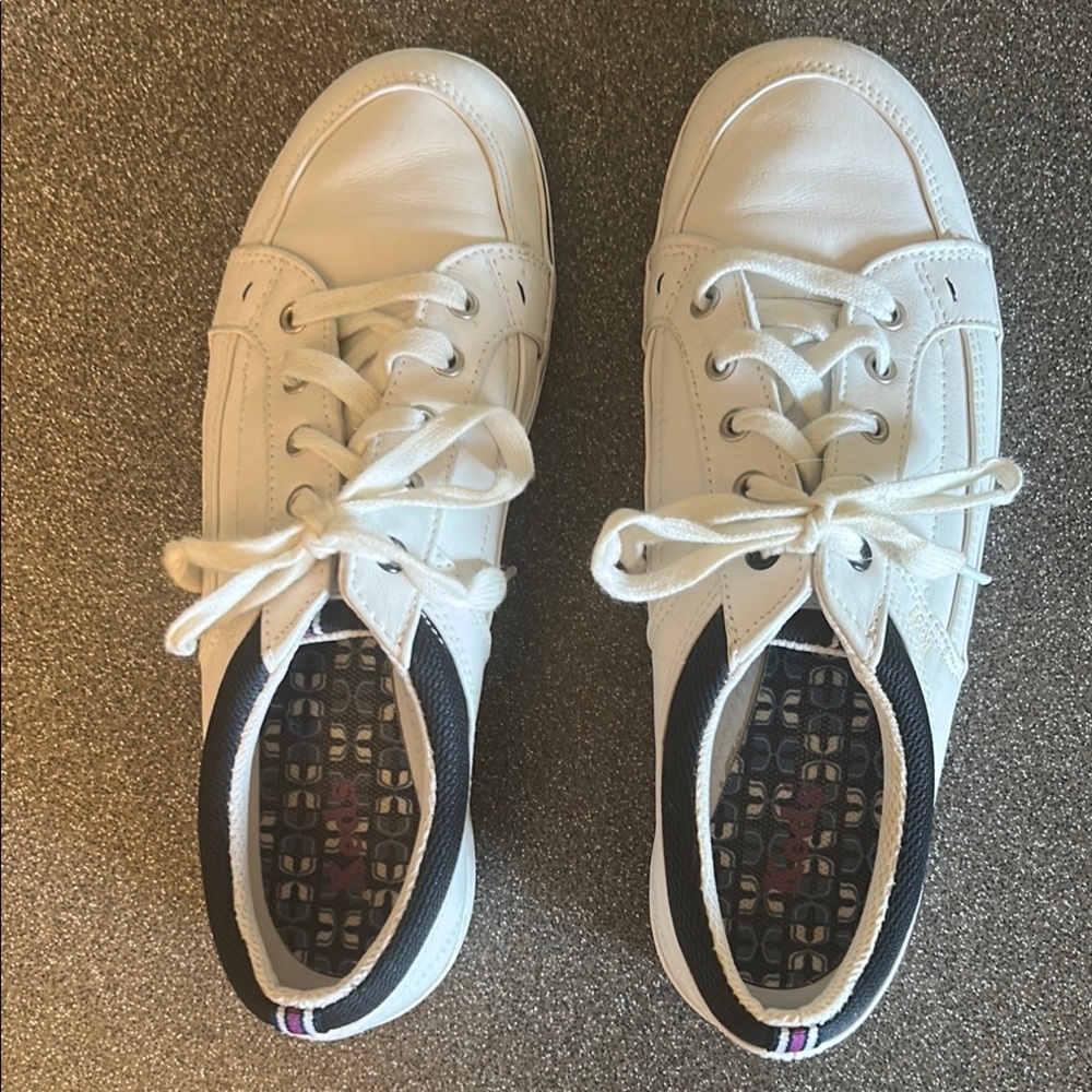 Keds white Women's boating shoes. Size 9. Worn once.